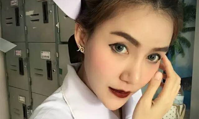 泰国美女护士晒性感自拍引热议甘愿辞职5.jpg