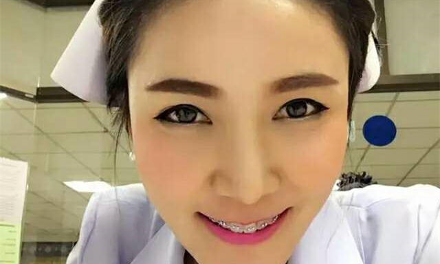 泰国美女护士晒性感自拍引热议甘愿辞职6.jpg