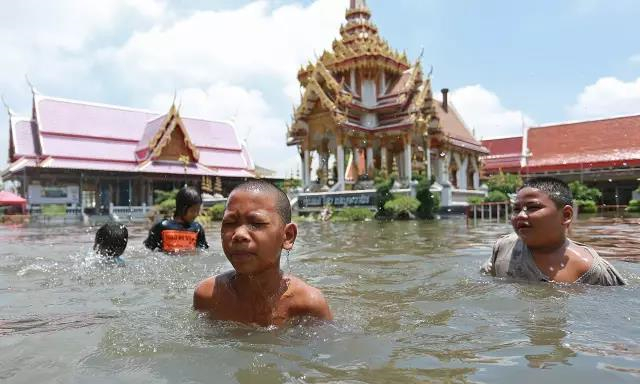 雷雨风暴袭击泰国，曼谷秒变水上市场3.jpg