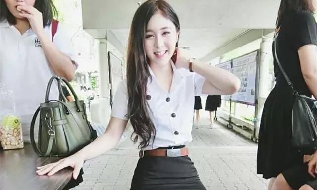 泰国曼谷大学美女Ako备受关注3.jpg