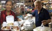 泰国华裔老人10年摆摊卖饭盒，每盒仅卖1.6元