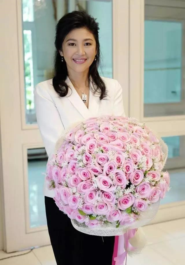 泰国美女总理英拉50岁生日，被粉丝称为“基层群众的天使”1.jpg