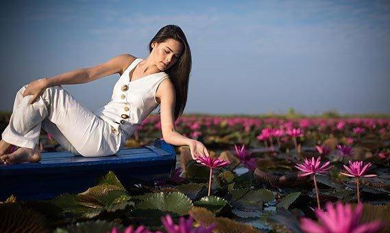 泰国女星Pearypie 红莲湖拍泰装写真， 美出新高度！3.jpg