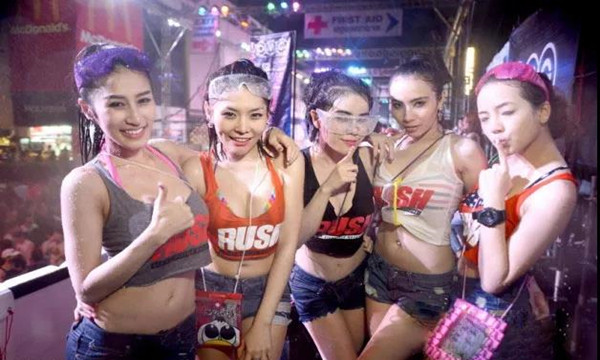 高能预警!泰国泼水节别穿太性感和揩油否则将被判刑或罚款3.jpg