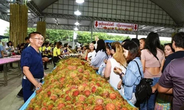 人山人海！2018泰国尖竹汶水果节免费吃5.jpg