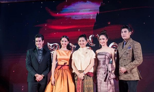 泰国电影《三面娜迦2》首映礼，众明星纷纷盛装出席.jpg