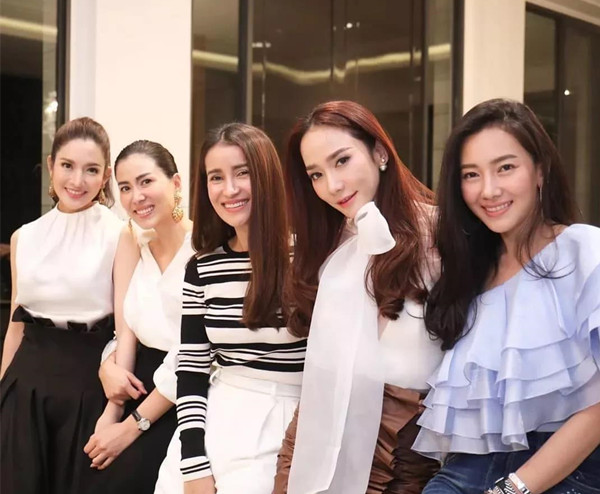 泰国女星Aum P生日，Cherry、Anne、Nune、Aff齐聚！6.jpg