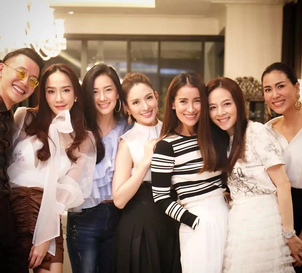 泰国女星Aum P生日，Cherry、Anne、Nune、Aff齐聚！7.jpg