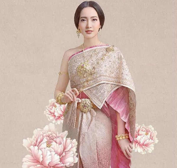 首页 乐活泰国   泰国的传统服装,精致,优雅而独具特色,每个去过泰国