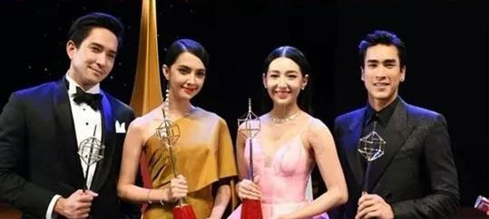 泰国明星Nadech& Bella荣获第33届电视金奖“最佳男女主角”.jpg