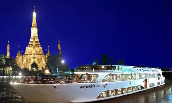去泰国旅游，曼谷乘船夜游湄南河一定会让你印象深刻！1.webp.jpg