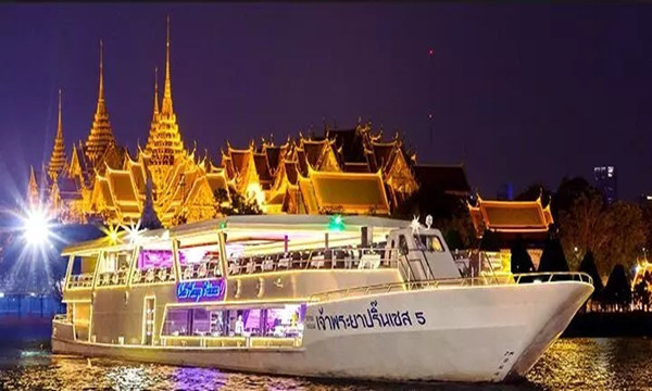 去泰国旅游，曼谷乘船夜游湄南河一定会让你印象深刻！3.webp.jpg