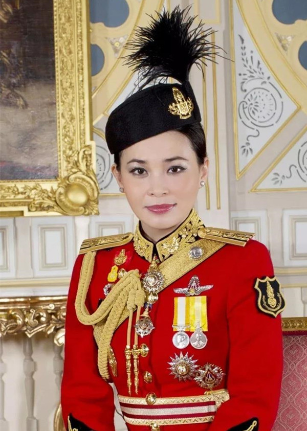 泰国皇后素提达画像将悬挂全泰
