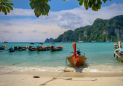 泰国国内旅游业蓬勃发展，有望超过新冠前的水平