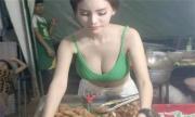 泰国小吃摊女神白嫩精致身材傲人