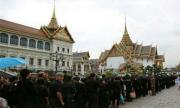 来泰国大皇宫悼念普密蓬国王