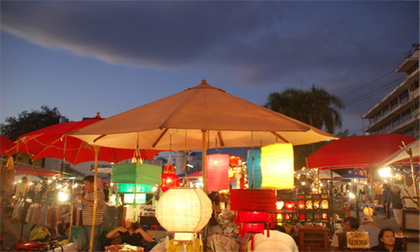 清迈特色夜市.jpg