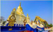 去过了白庙和黑屋，不妨去泰国清莱蓝庙看看
