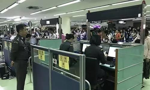 为提高办事效率，泰国廊曼机场已加派200名人员 为乘客服务
