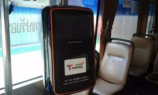 10月1日起乘坐泰国公交车可以刷卡啦！.jpg