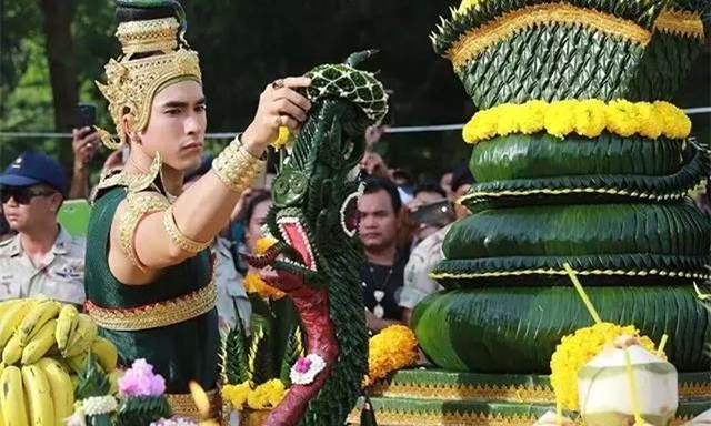 泰国女神Yaya和Nadech身穿经典服装翩翩起舞祭祀娜迦神4.jpg