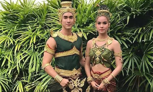 泰国女神Yaya和Nadech身穿经典服装翩翩起舞祭祀娜迦神6.jpg