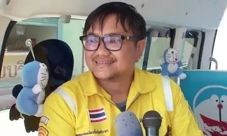 泰国华裔开着哆啦A梦救护车去救人一干就是24年4.jpg