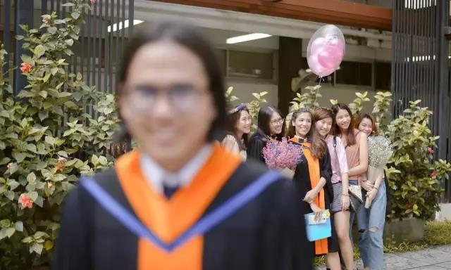 泰国另类毕业照在网络上爆红！.jpg