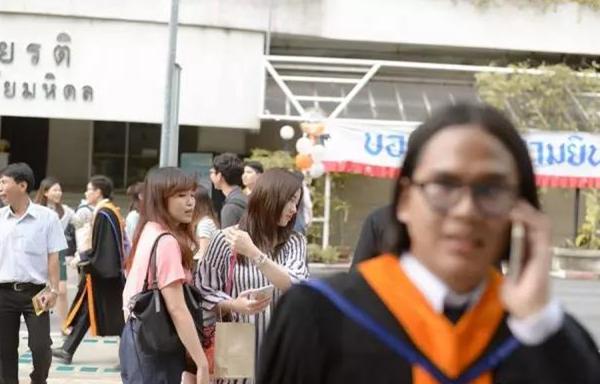 泰国另类毕业照在网络上爆红！