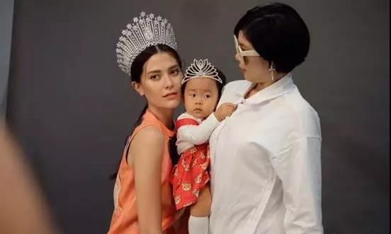 2017环球小姐冠军玛莉亚携手泰国国民女儿拍摄时尚大片1.jpg