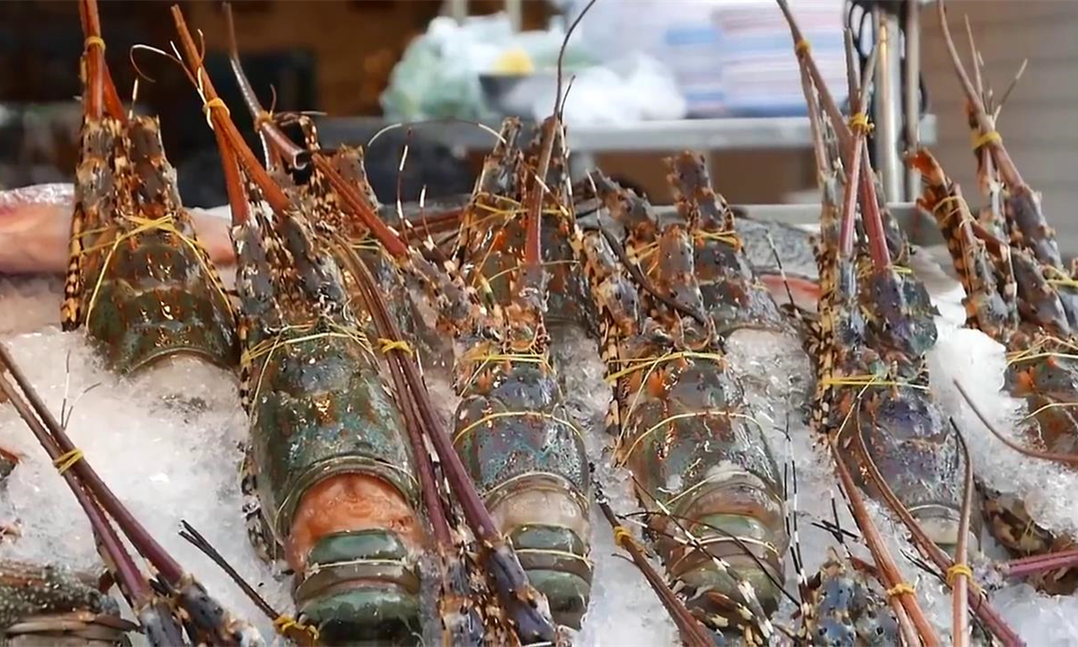 泰国小龙虾售价暴跌，卖不出去全扔河里？！4.jpg