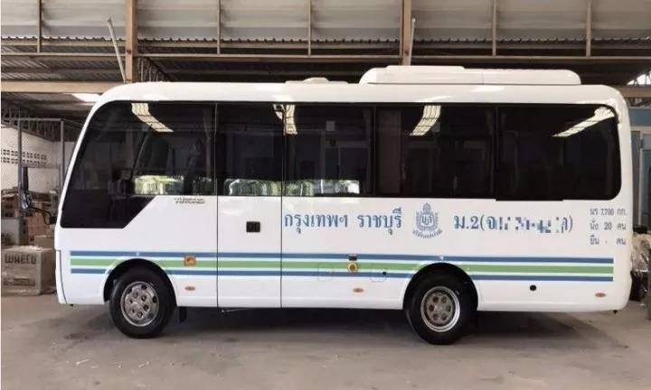 泰国面包车升级为小型巴士，首辆小巴开始运营.jpg