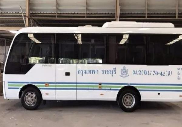 泰国面包车升级为小型巴士，首辆小巴开始运营