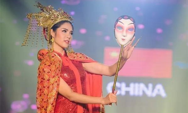 万国小姐大赛最美25国民族服饰大PK，泰国那套怎么了？16.jpg
