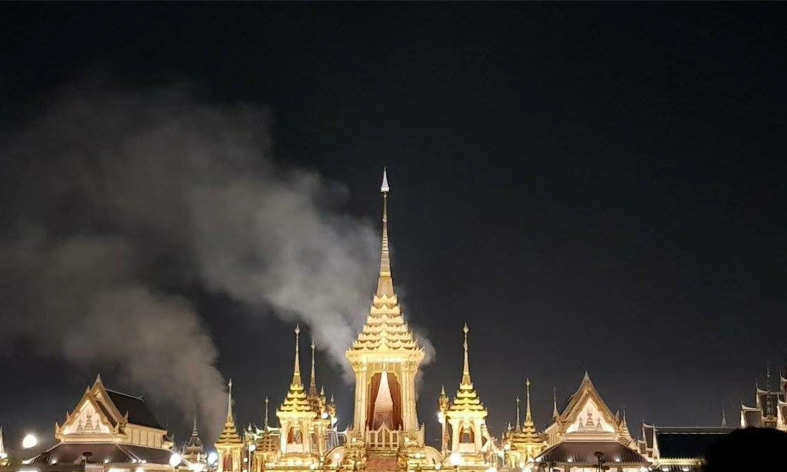 泰国拉玛九世国王火葬亭开放时间将延长至12月30日1.jpg