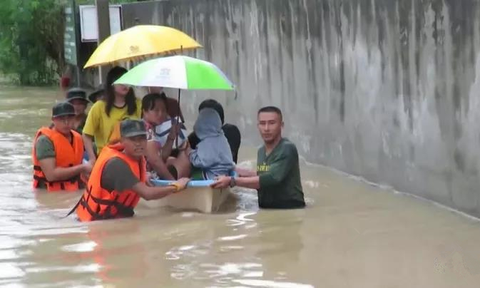 台风“鸿雁”登陆泰国，著名旅游城市华欣遭遇水灾2.jpg