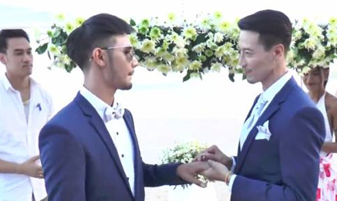 两帅气小伙泰国结婚，猜猜哪个是新郎哪个是新娘？3.jpg