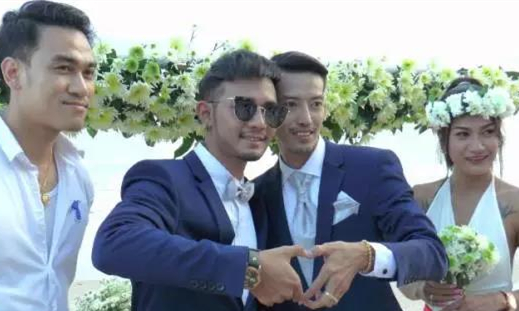 两帅气小伙泰国结婚，猜猜哪个是新郎哪个是新娘？1.jpg