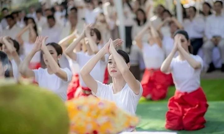 泰国7台50周年台庆，众女星惊艳献舞4.jpg