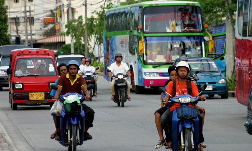 中国驻泰国大使馆建议中国公民在泰谨慎租驾摩托车1.jpg
