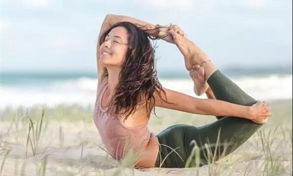 泰国女歌手Kate一丝不挂挑战高难度瑜伽获网友大赞6.jpg