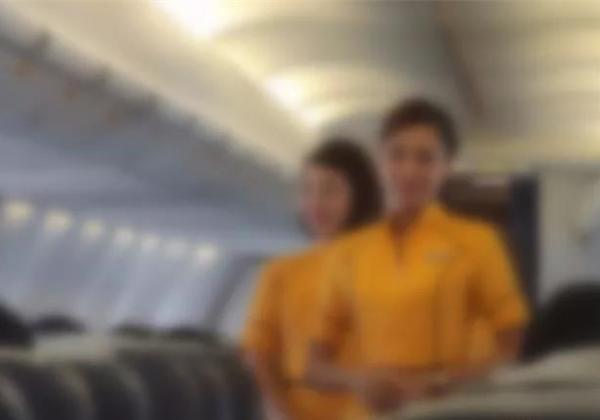 泰国空姐因没帮乘客搬行李被骂“当个贱人吧！”