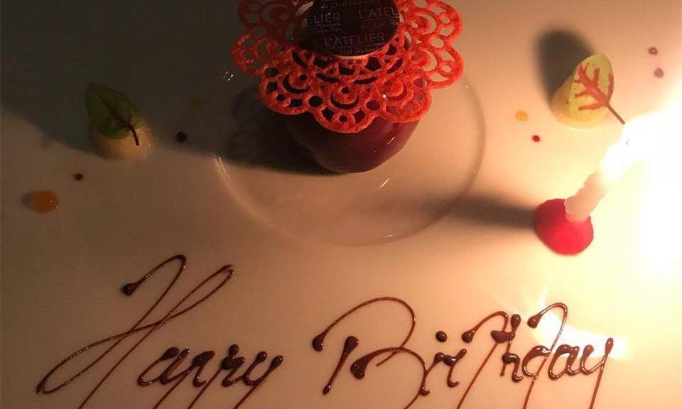 泰国小可爱Aom30岁生日，男友Amp送来迷你蛋糕2.jpg