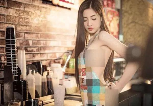 听说泰国这家咖啡店服务员只穿围裙上阵揽客？
