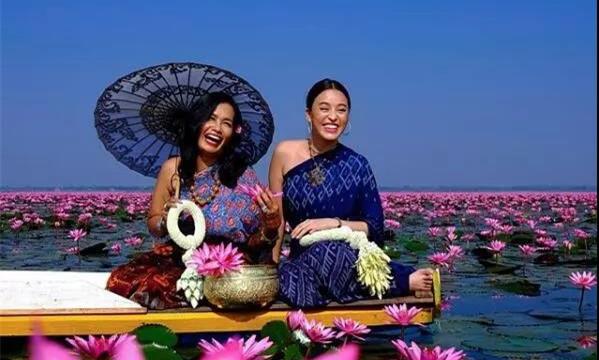 泰国女星Pearypie 红莲湖拍泰装写真， 美出新高度！
