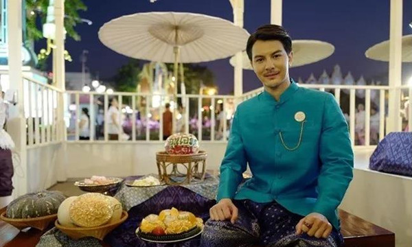 泰国男星着泰式礼服齐亮相，带你穿越回拉玛五世时代12.jpg