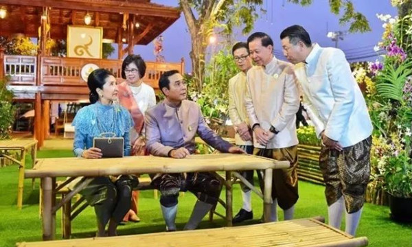 泰国公主、总理和女星YaYa、Kimberly携手演绎泰服之美7.jpg