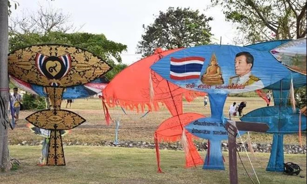 哇这场面！2018泰国华欣国际风筝节吸引大量游客围观3.jpg