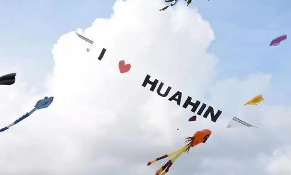 哇这场面！2018泰国华欣国际风筝节吸引大量游客围观1.jpg