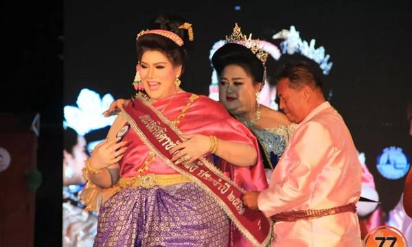 泰国重口味“大象小姐”选美大赛，128.1公斤佳丽Napatcha 夺冠